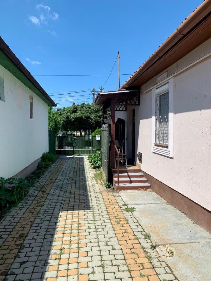 Appartement Amira Apartman à Hajdúszoboszló Extérieur photo
